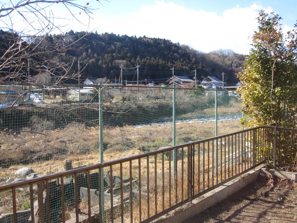 View photos from the dwelling unit. View taken from the local South side is Karasugawa!  It is a superb view! 
