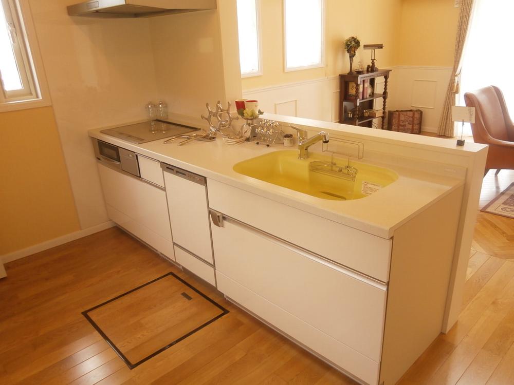 Kitchen. IH3 neck & dishwasher