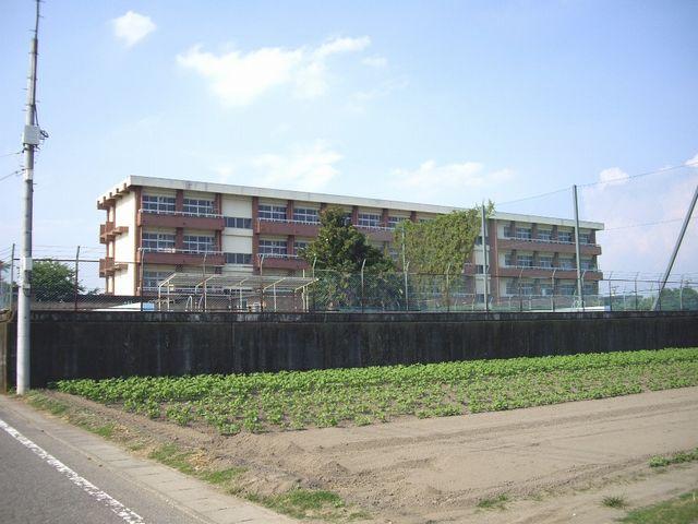 Junior high school. 1350m to Takasaki Municipal Naganogo junior high school