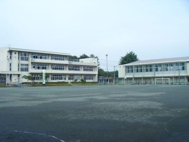 Primary school. 954m to Takasaki City on 郊小 school