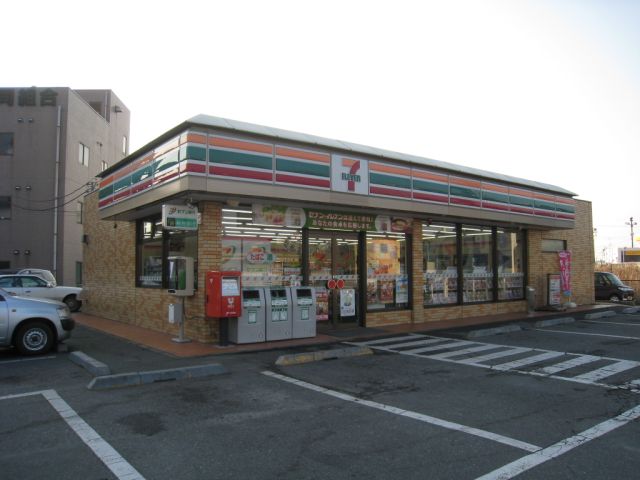 Convenience store. 490m to Seven-Eleven (convenience store)