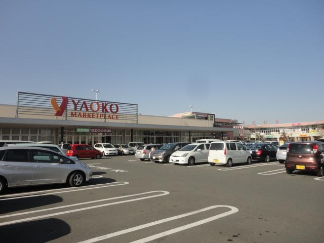 Shopping centre. Unikusu to Takasaki 1381m