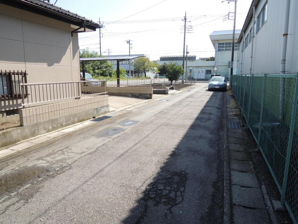 Local photos, including front road. Local shooting