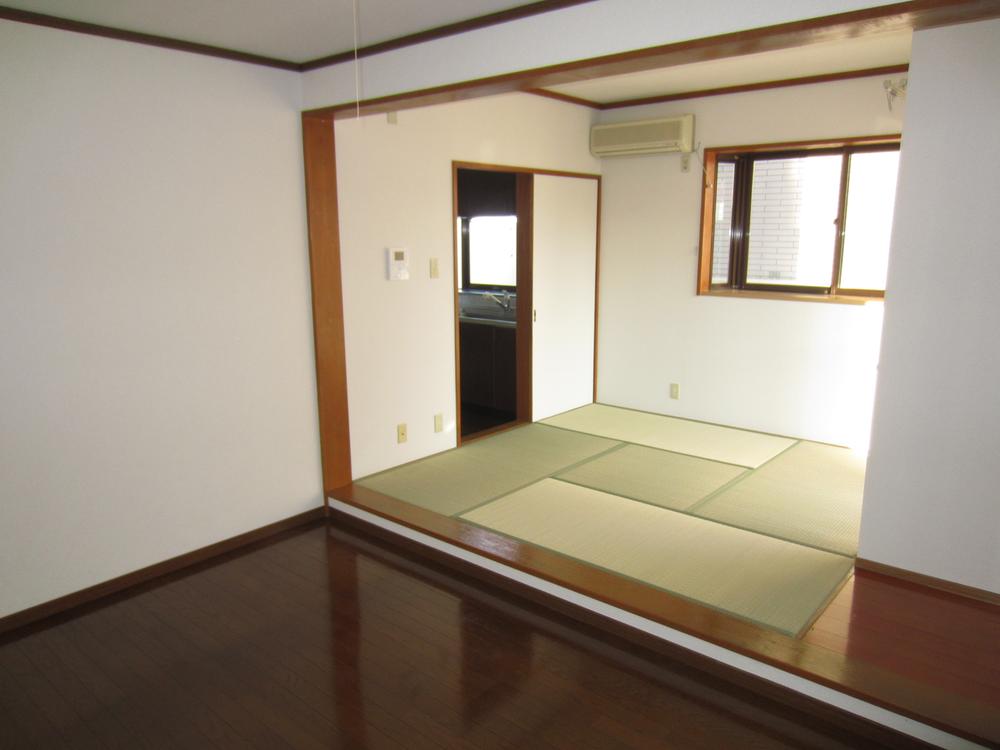 Living. Indoor shooting LD Dining tatami corner