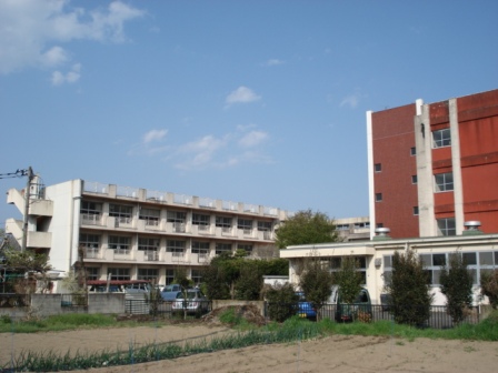 Primary school. 470m to Takasaki Municipal ride to elementary school (elementary school)