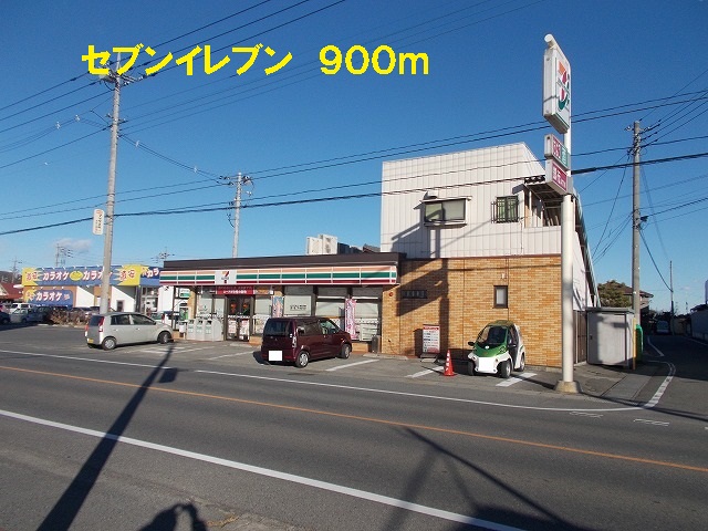 Convenience store. 900m to Seven-Eleven (convenience store)