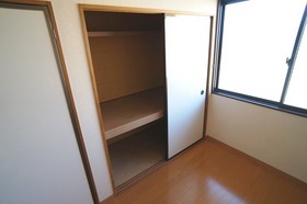 Living and room. Northern chamber of storage space! 