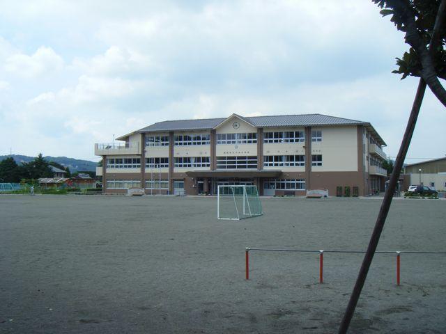 Primary school. 500m to Takasaki Municipal Central Elementary School