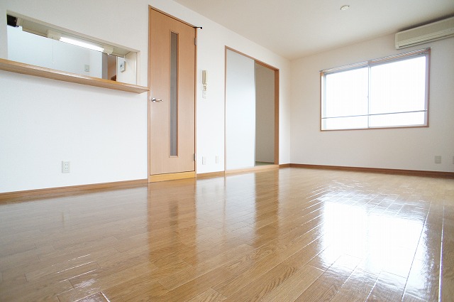 Living and room. Bright corner room. 