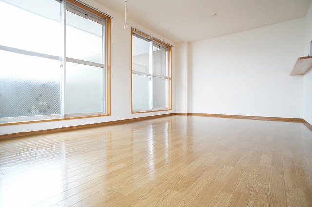 Living and room. Bright living room with large windows facing south. 