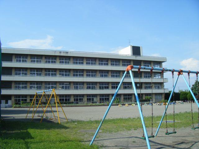 Primary school. Until Nakai Small 220m