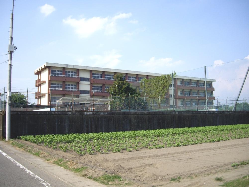 Junior high school. 1620m to Takasaki Municipal Naganogo junior high school