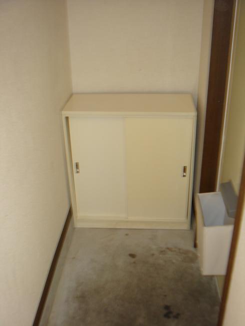 Entrance. With cupboard! Has been making that can not be seen in the visitor when the room!