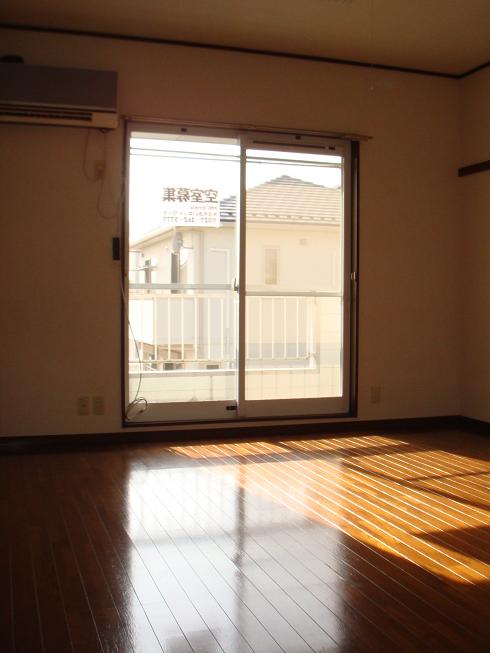 Living and room. Air-conditioned! Spacious living room (^^) /