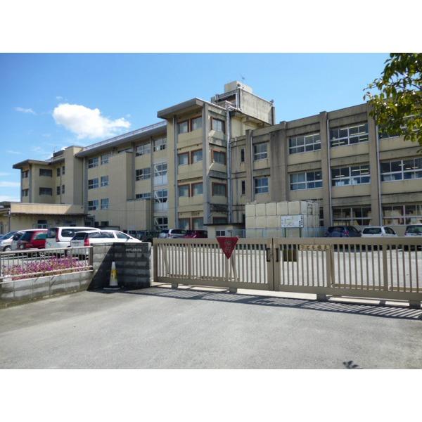Primary school. 915m to Takasaki City Kataoka Elementary School