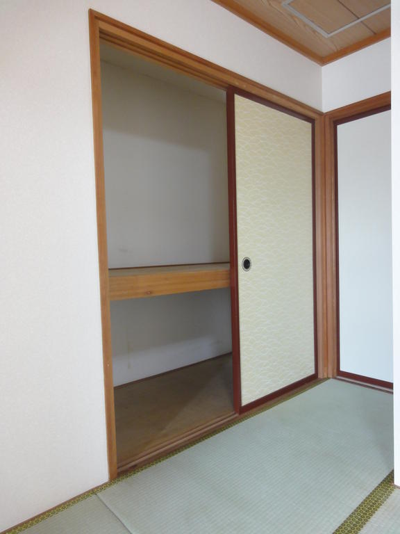 Other Equipment. Is a Japanese-style room of storage