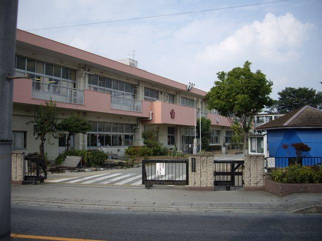 Primary school. 1200m to Takasaki Municipal Iwahana Elementary School