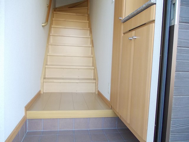 Entrance. Dedicated staircase