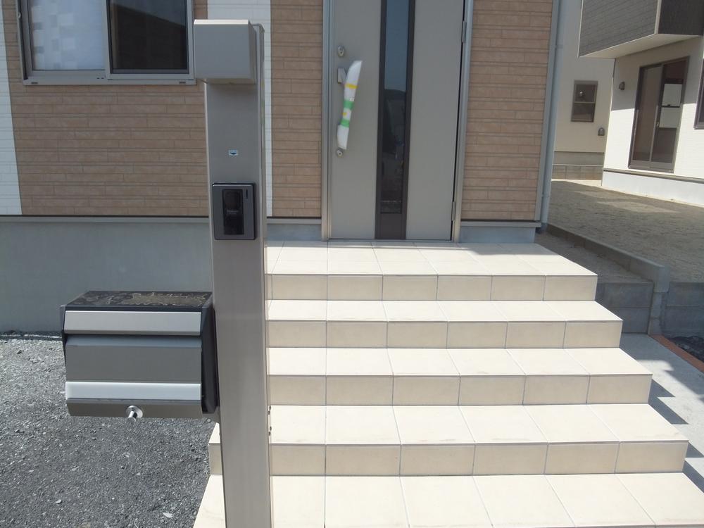 Entrance. Example of construction (post ・ TV Intercom function with gatepost)