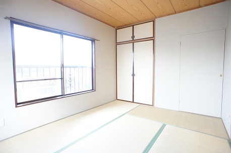 Living and room. North Japanese-style room 6 tatami