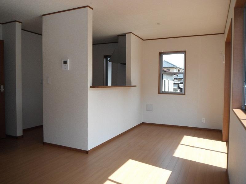 Same specifications photos (living). Example of construction (south-facing bright LDK)