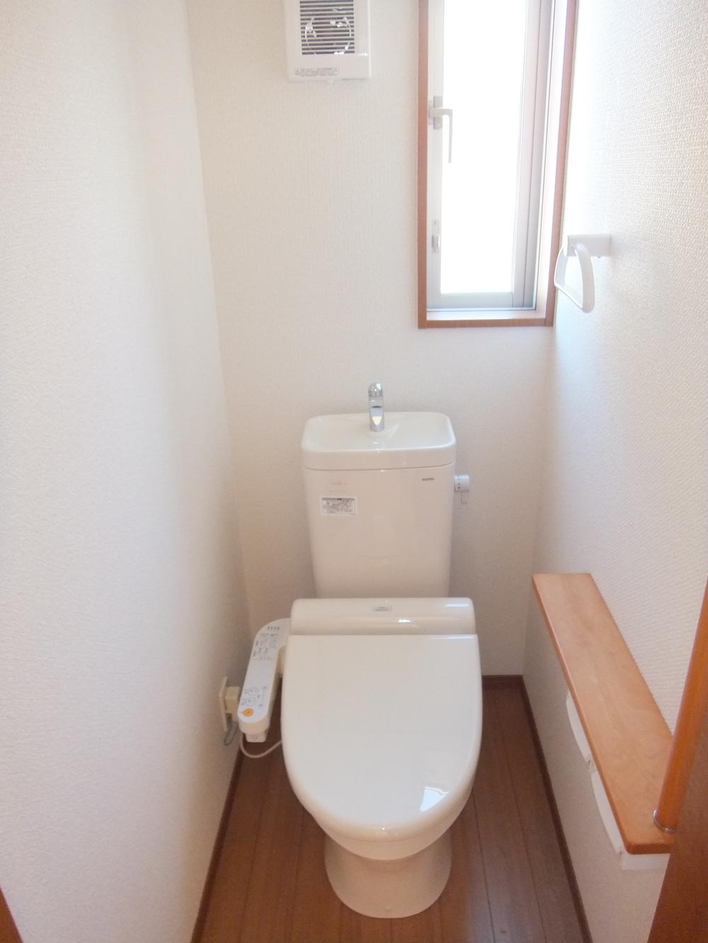 Toilet. Example of construction (with cleaning function warm toilet seat toilet)