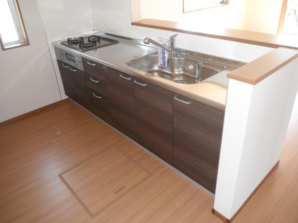 Same specifications photo (kitchen). Example of construction (open counter kitchen)