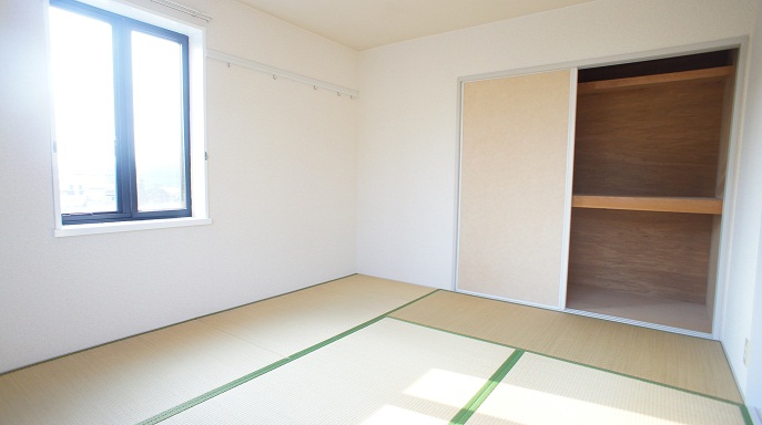 Living and room. Two-sided lighting Japanese-style room! ! 