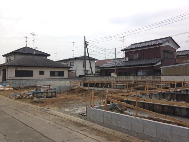 Local photos, including front road. It is a quiet residential area. 