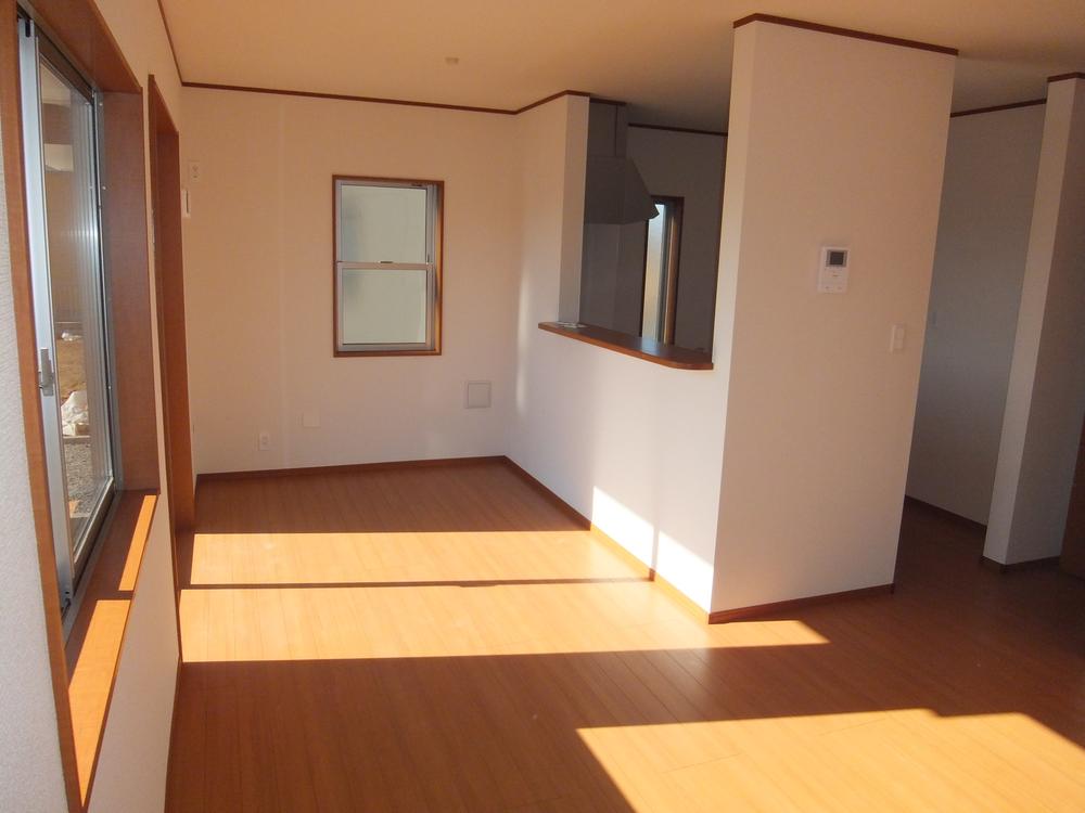 Same specifications photos (living). Example of construction (south-facing bright LDK)