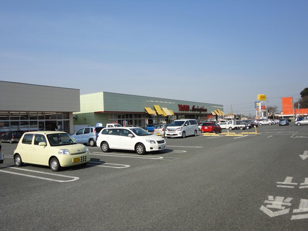 Supermarket. Yaoko Co., Ltd. to Tomioka shop 1877m