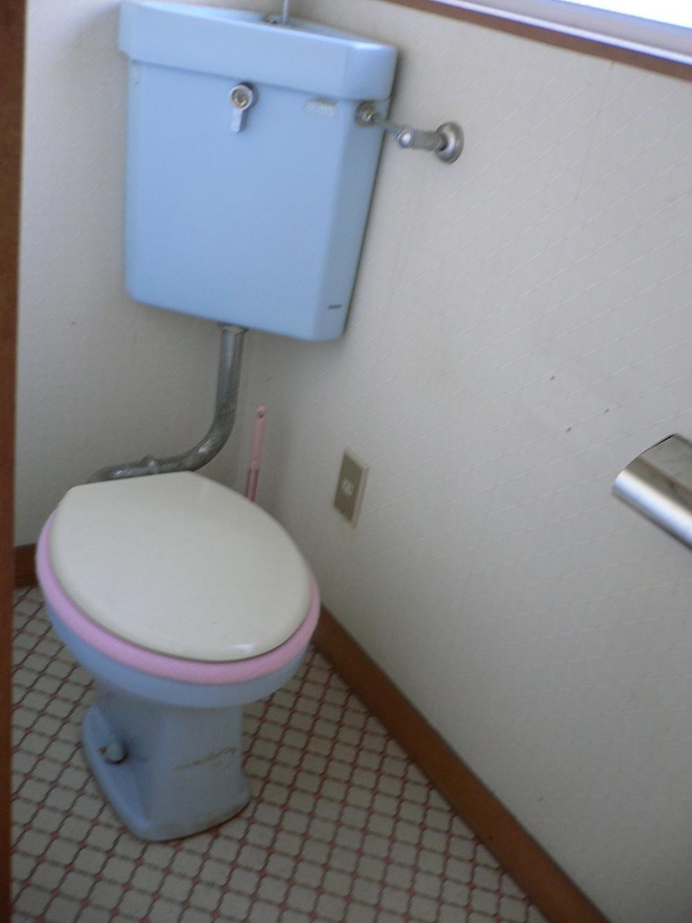 Toilet. Indoor (02 May 2013) Shooting