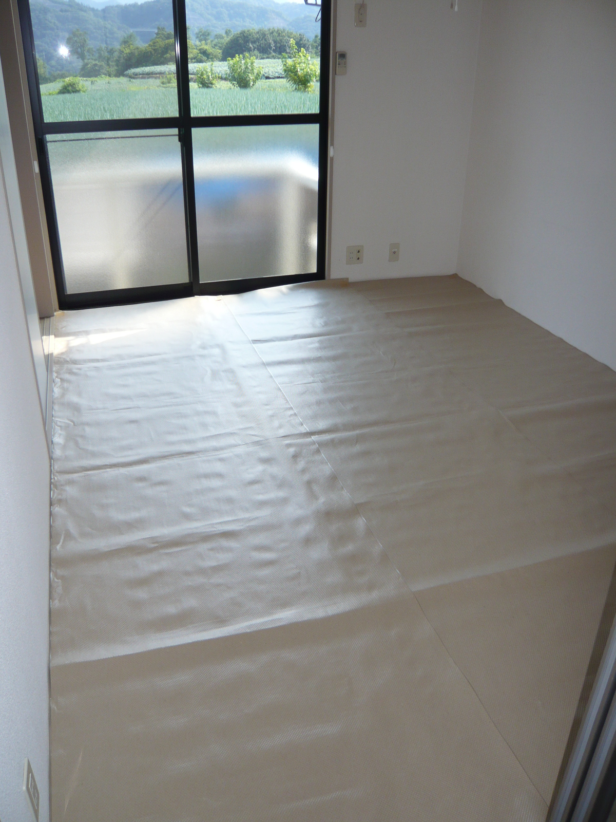 Other room space. Excuse me! Because tatami is new, Cover is at stake.