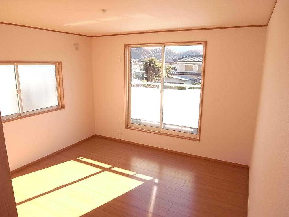 Non-living room. 2 Kaiyoshitsu Two-sided lighting + storage