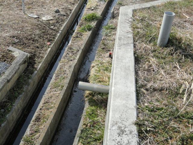 Local land photo. local Drainage to the gutter