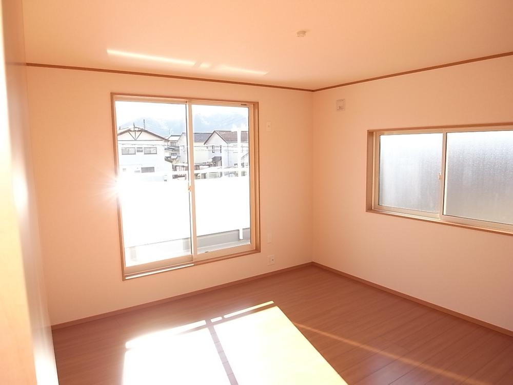 Non-living room. 2 Kaiyoshitsu Two-sided lighting + storage 