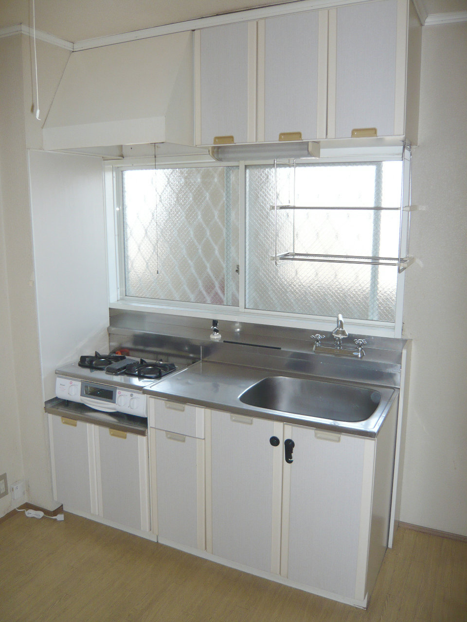 Kitchen. It is a wonderful kitchen with cleanliness. Please enjoy the dishes