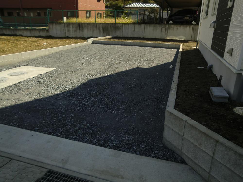 Parking lot. 1 Building parking