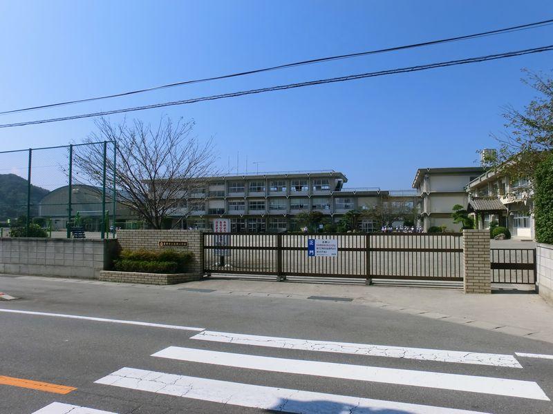 Primary school. Tomioka 1797m until the Municipal Takase Elementary School