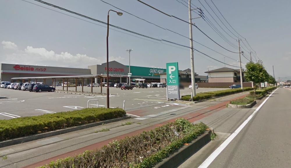 Supermarket. Beisia Food Center until Tomioka Kanra shop 615m is convenient because there is also a hardware store on the same site. 