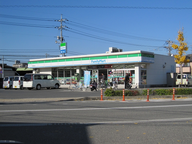 Convenience store. FamilyMart Kaidaminami Honcho store up (convenience store) 575m