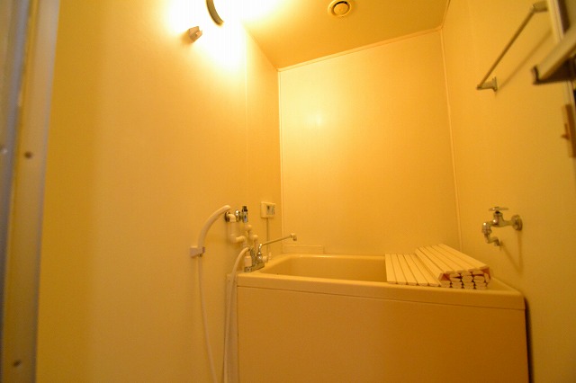 Bath.  ☆ It is the bathroom of the spacious size ☆