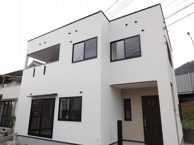 Local appearance photo. Akinoko not a simple house with a white appearance Living storage 2013 December 12 shooting
