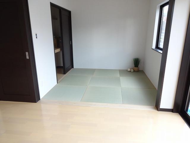 Other introspection. There are 4.5 Pledge of Japanese-style room in the living room next to you in the open space spread open the door.