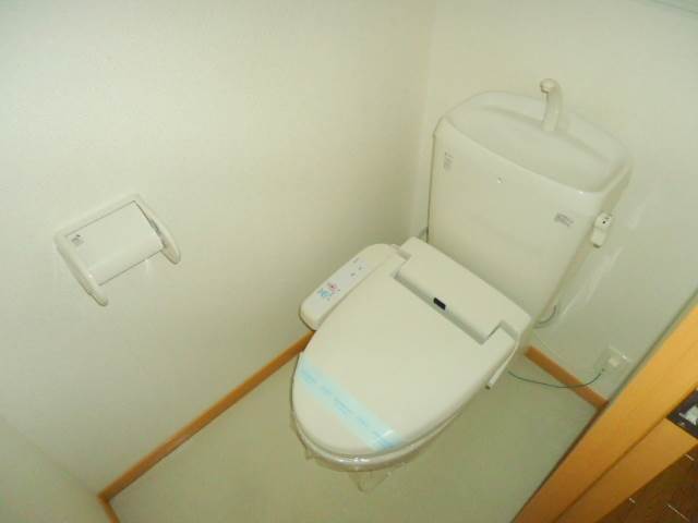 Toilet. I toilet is also Washlet!