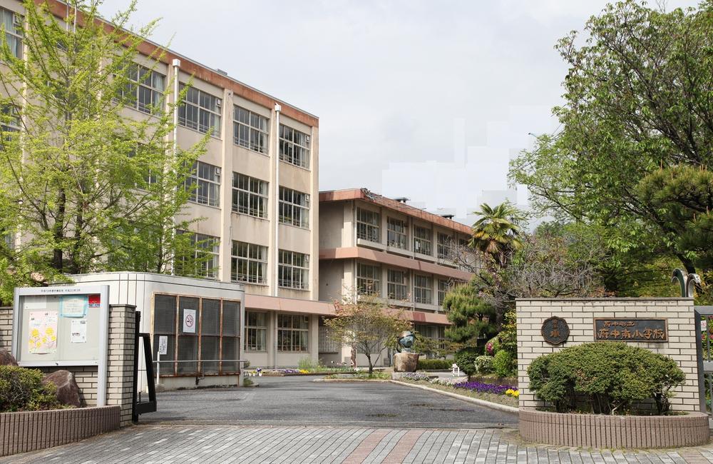 Primary school. 799m to Fuchu-cho Tatsufu South Central Elementary School