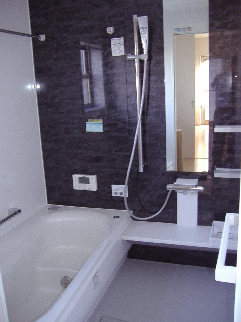 Bathroom. Ventilation dryer ・ Thermos bathtub (November 2013) Shooting