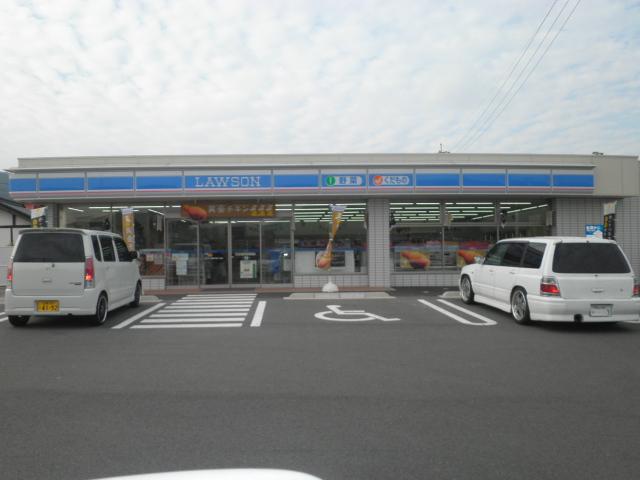 Convenience store. 424m Lawson is within walking distance to Lawson Kumano Nakamizo Third Street shop