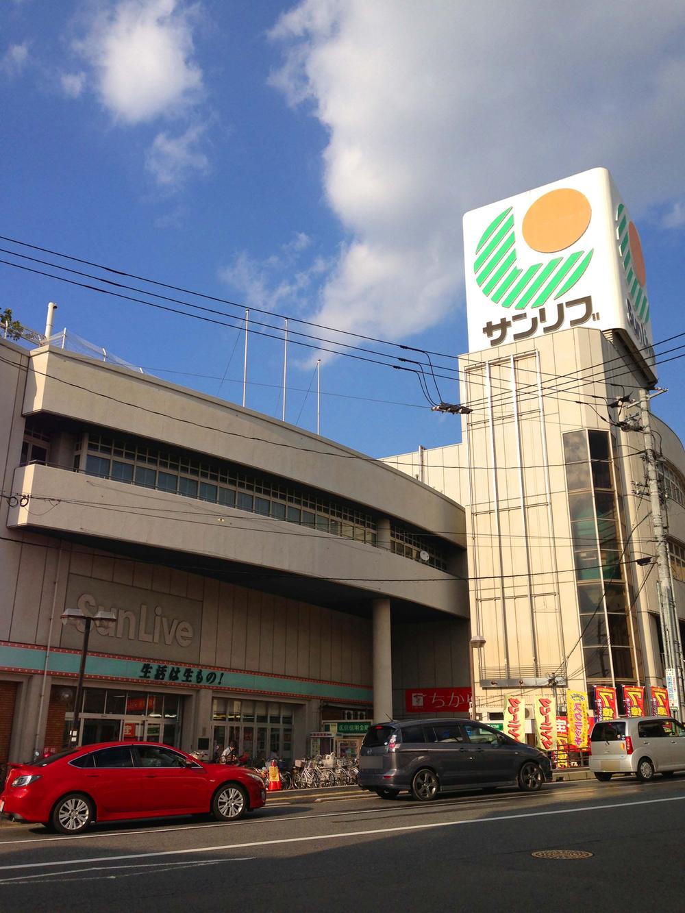 Shopping centre. Shopping center Sanribu Fuchu 913m