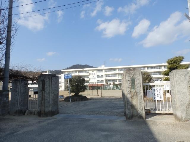 Primary school. 1442m to Kumano first elementary school